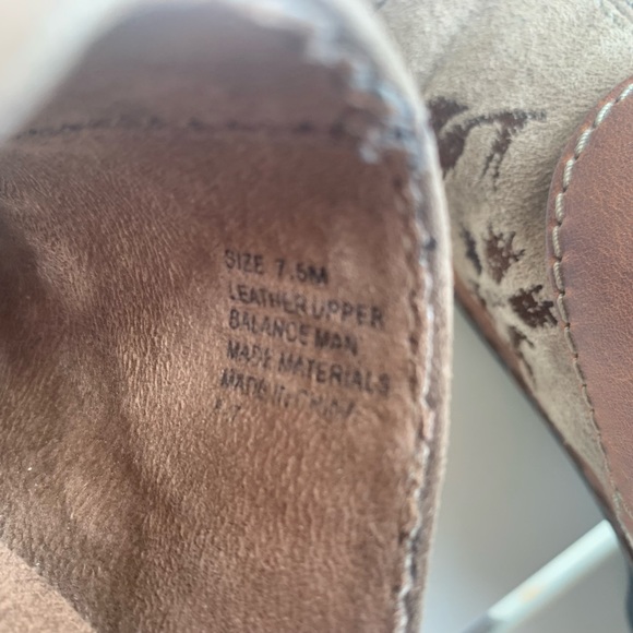 Klogs taupe suede and brown leather embroidered clogs mules size 7.5M - Picture 14 of 15